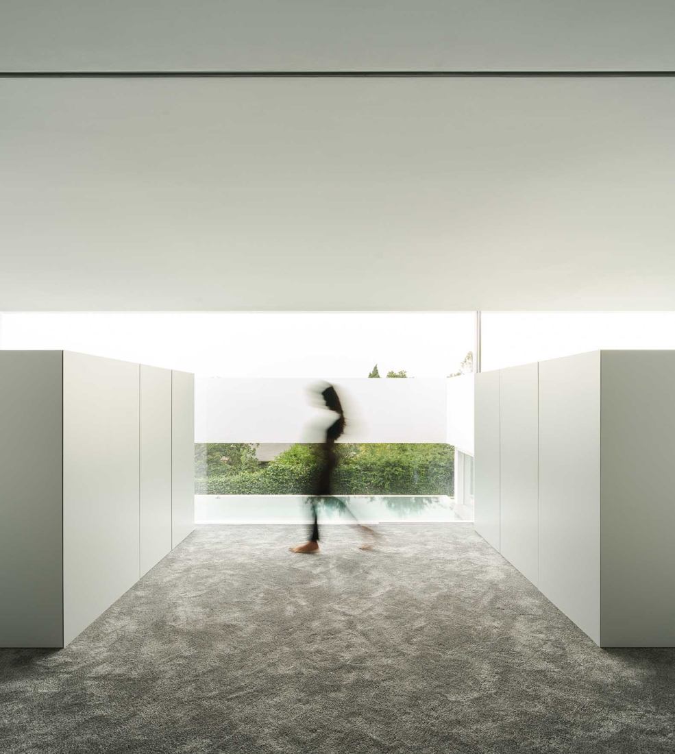 Casa Compluvium por Fran Silvestre Arquitectos. Fotografía por Jesús Orrico.