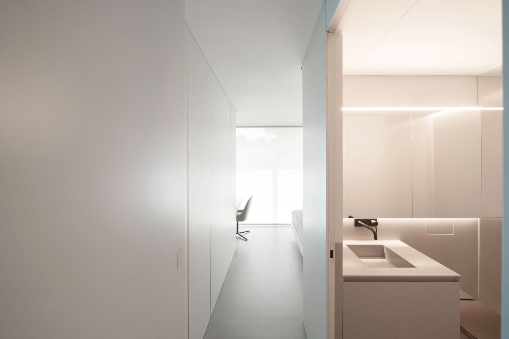 Casa Compluvium por Fran Silvestre Arquitectos. Fotografía por Jesús Orrico.