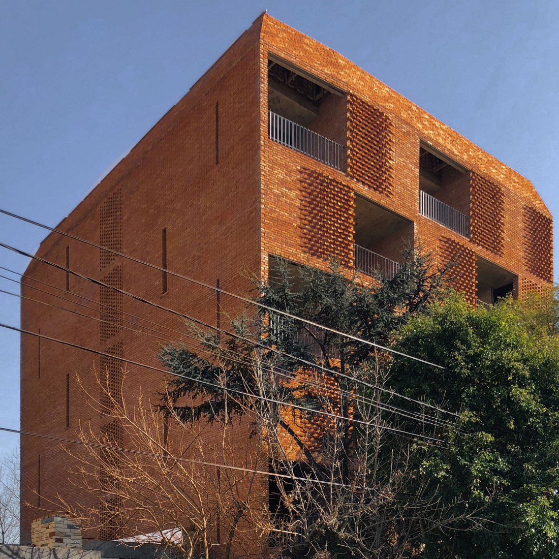 Damero building by Francisco Cadau Oficina de Arquitectura. Photograph courtesy of the studio.
