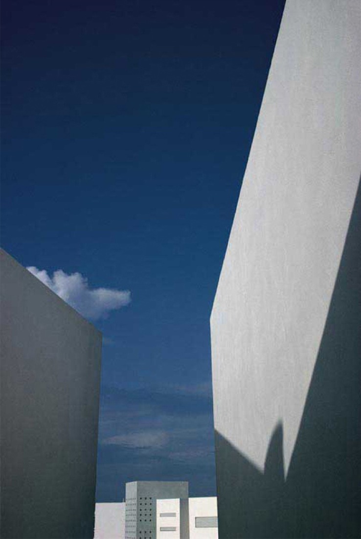 PAESAGGIO URBANO. IBIZA. 1990 © Franco Fontana // Cortesía SR Arte Contemporanea – MONDO GALERIA.