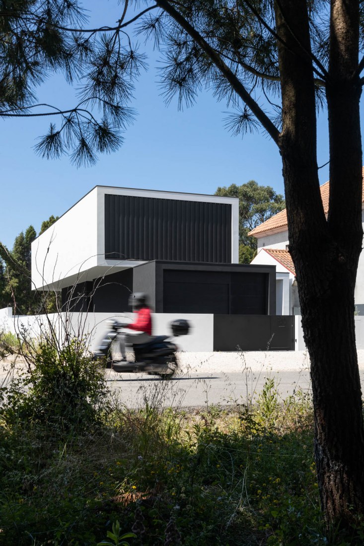 Casa Diagonal por Frari – architecture network. Fotografía por Ivo Tavares Studio.