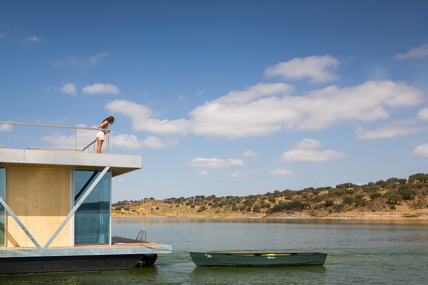 Exterior view of the Floating house, by Friday S.A. Photography © José Campos
