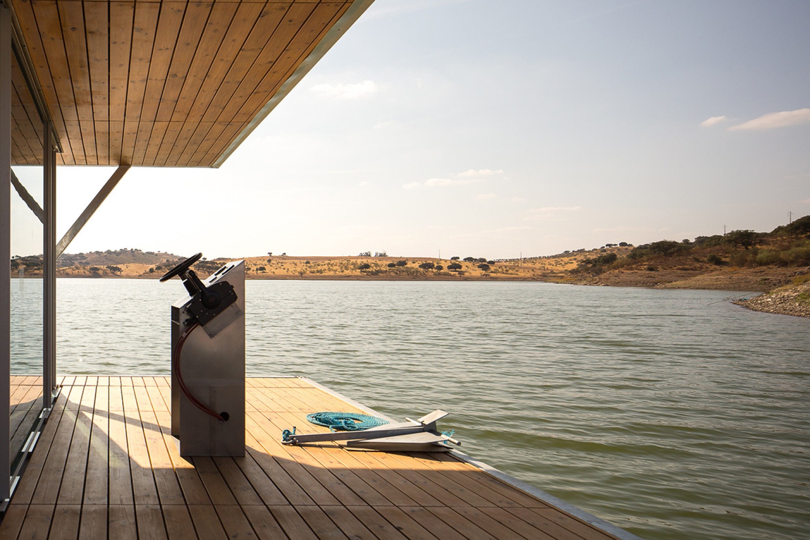 Exterior view of the Floating house, by Friday S.A. Photography © José Campos