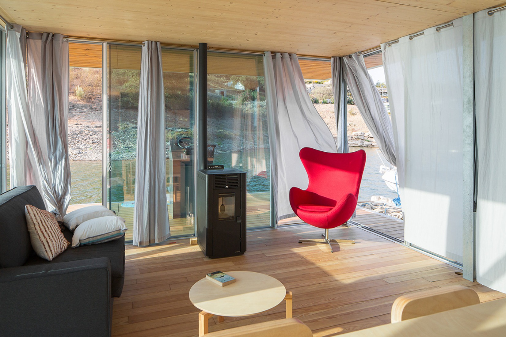 Interior view of the Floating house, by Friday S.A. Photography © José Campos.