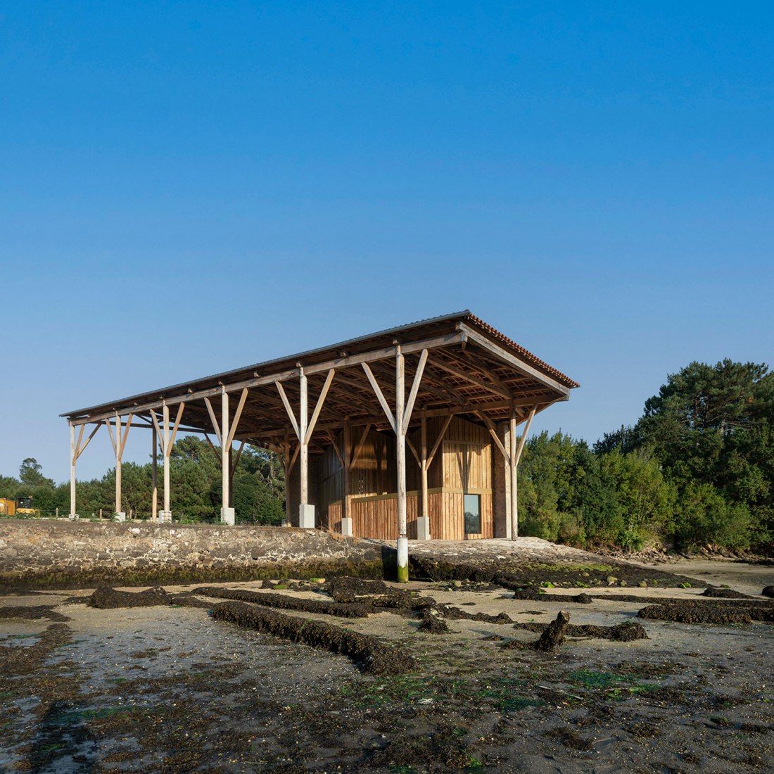 Renovation of the Ciprián Traditional Shipyard by Fuertes-Penedo Arquitectos. Photograph by Ana Amado.