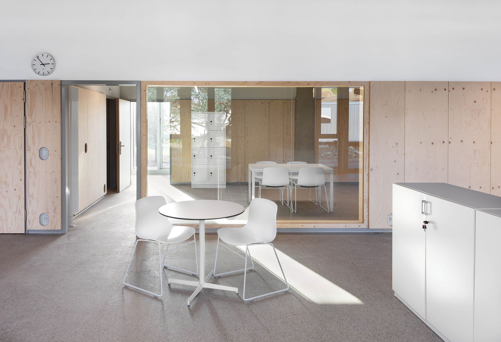 Talleres socioeducativos para personas con discapacidad de la Fundación l'Espérance por FWG Architects. Fotografía por Delphine Burtin.
