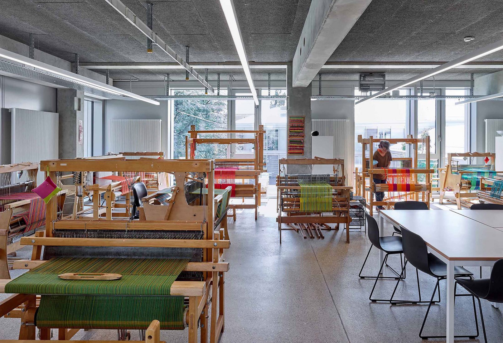 Talleres socioeducativos para personas con discapacidad de la Fundación l'Espérance por FWG Architects. Fotografía por Thomas Jantscher.