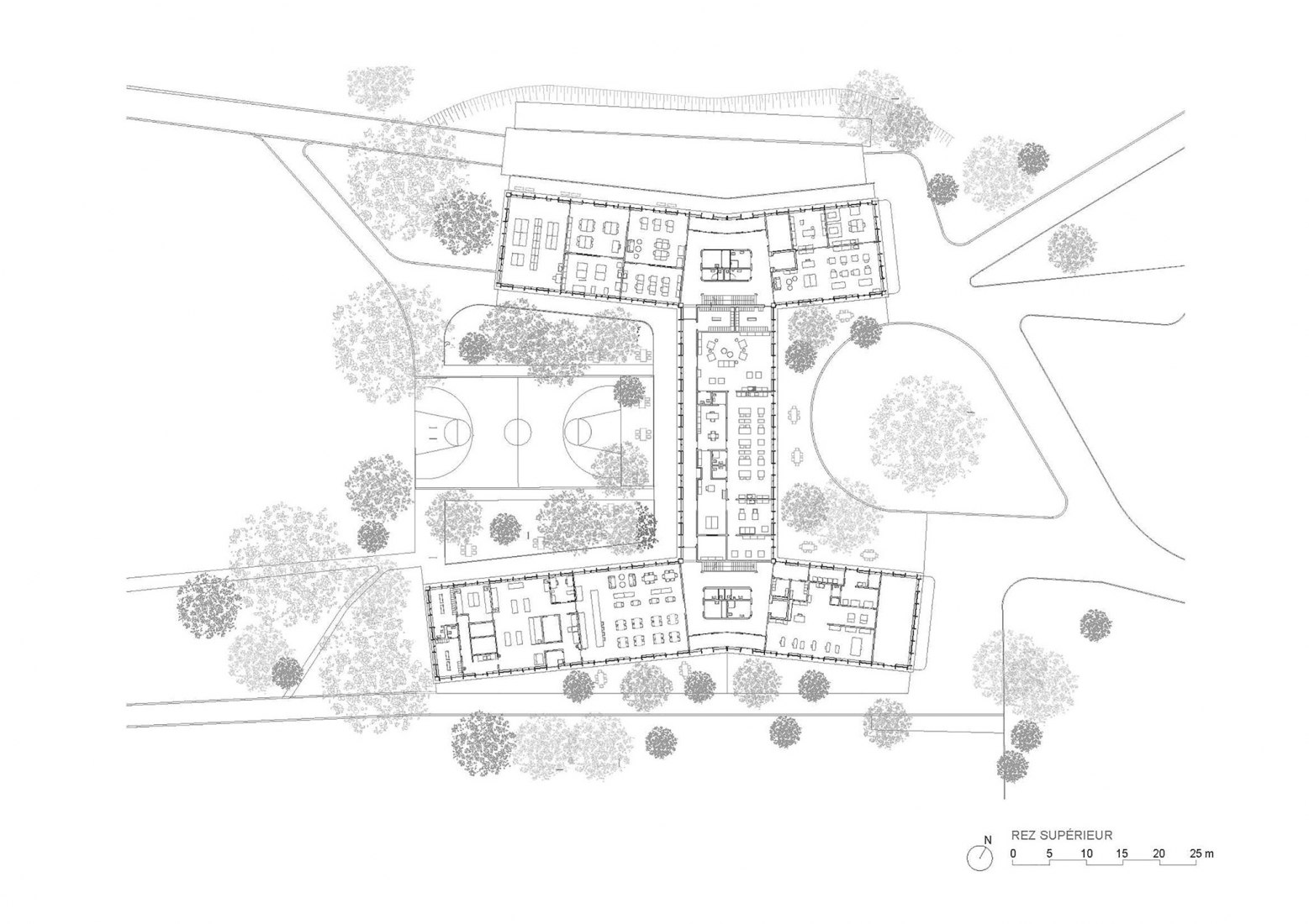 Planta primera. Talleres socioeducativos para personas con discapacidad de la Fundación l'Espérance por FWG Architects.
