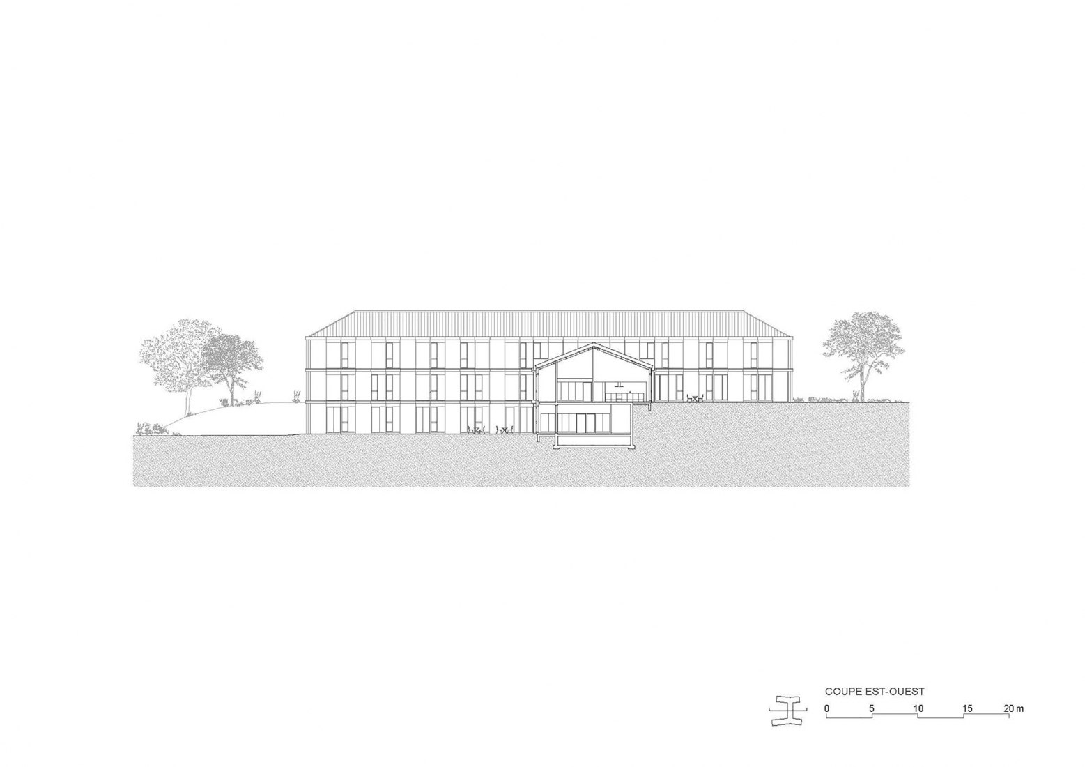 Sección Este-Oeste. Talleres socioeducativos para personas con discapacidad de la Fundación l'Espérance por FWG Architects.