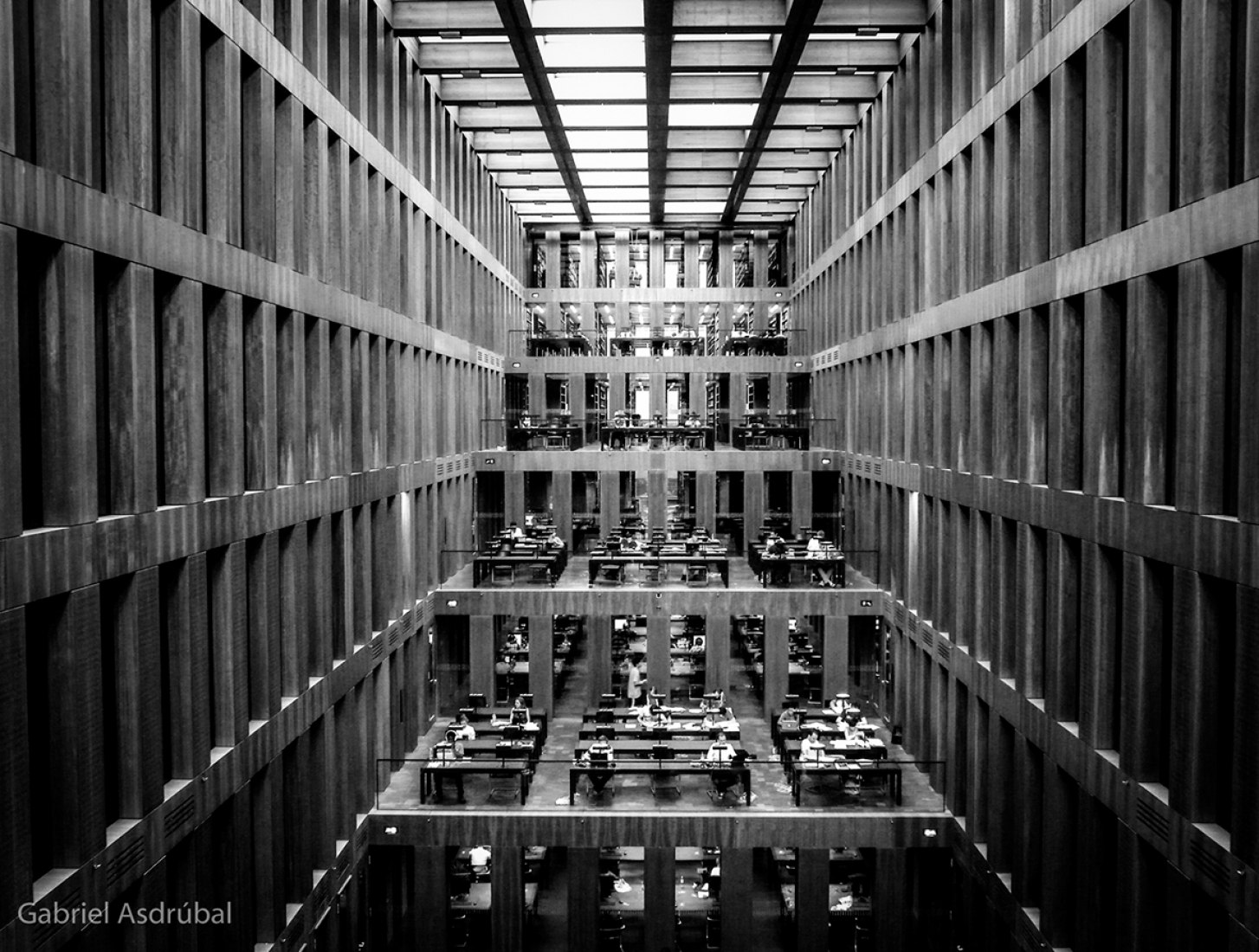 Cuadriculados. Imagen perteneciente a la exposición Frontalismos de Gabriel Asdrúbal. Fotografía © Gabriel Asdrúbal Martín García.
