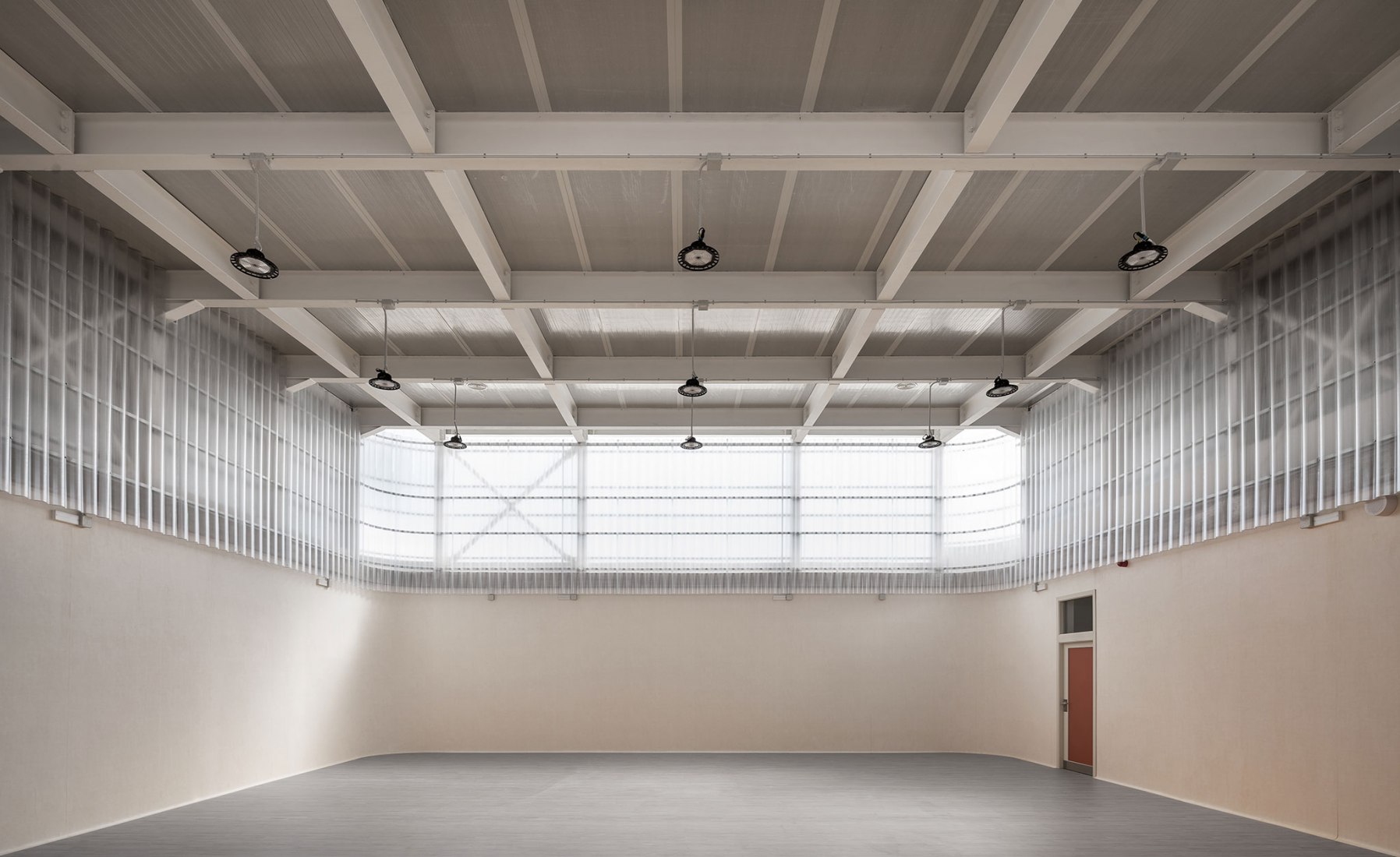 Colegio Eucaliptus de Infantil y Primaria por Gabriel Verd Arquitectos. Fotografía por Juanca Lagares