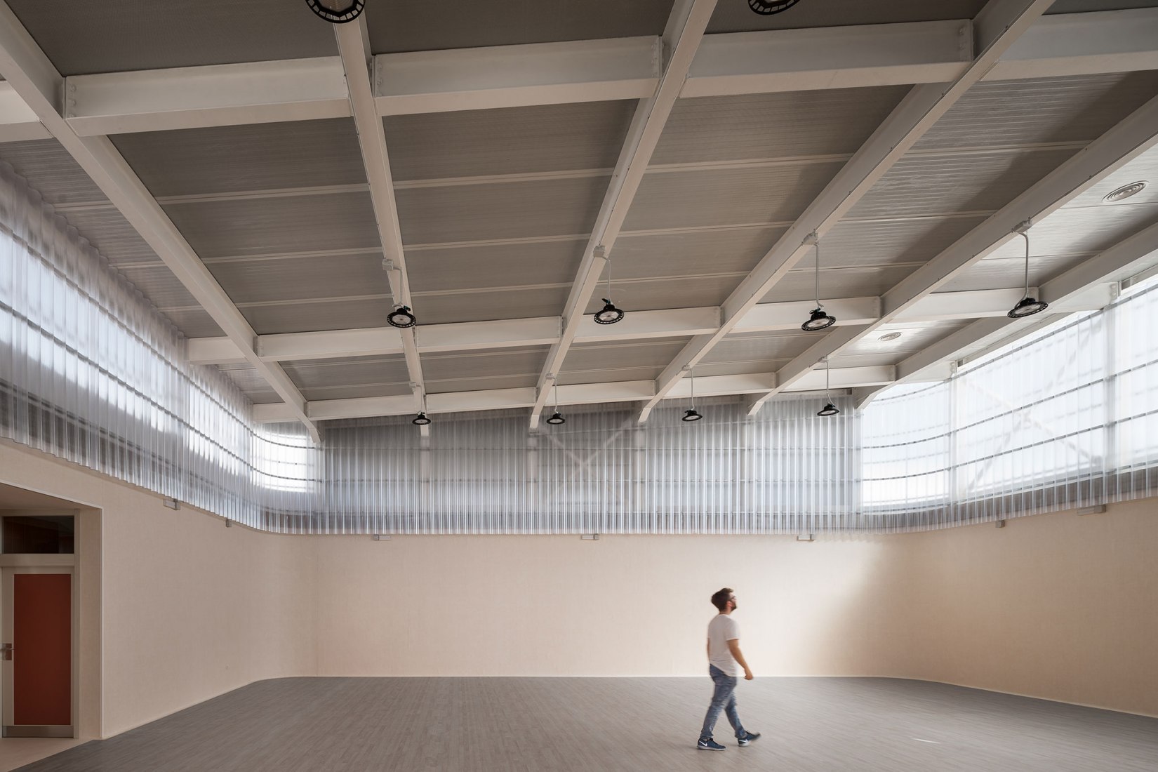 Colegio Eucaliptus de Infantil y Primaria por Gabriel Verd Arquitectos. Fotografía por Juanca Lagares