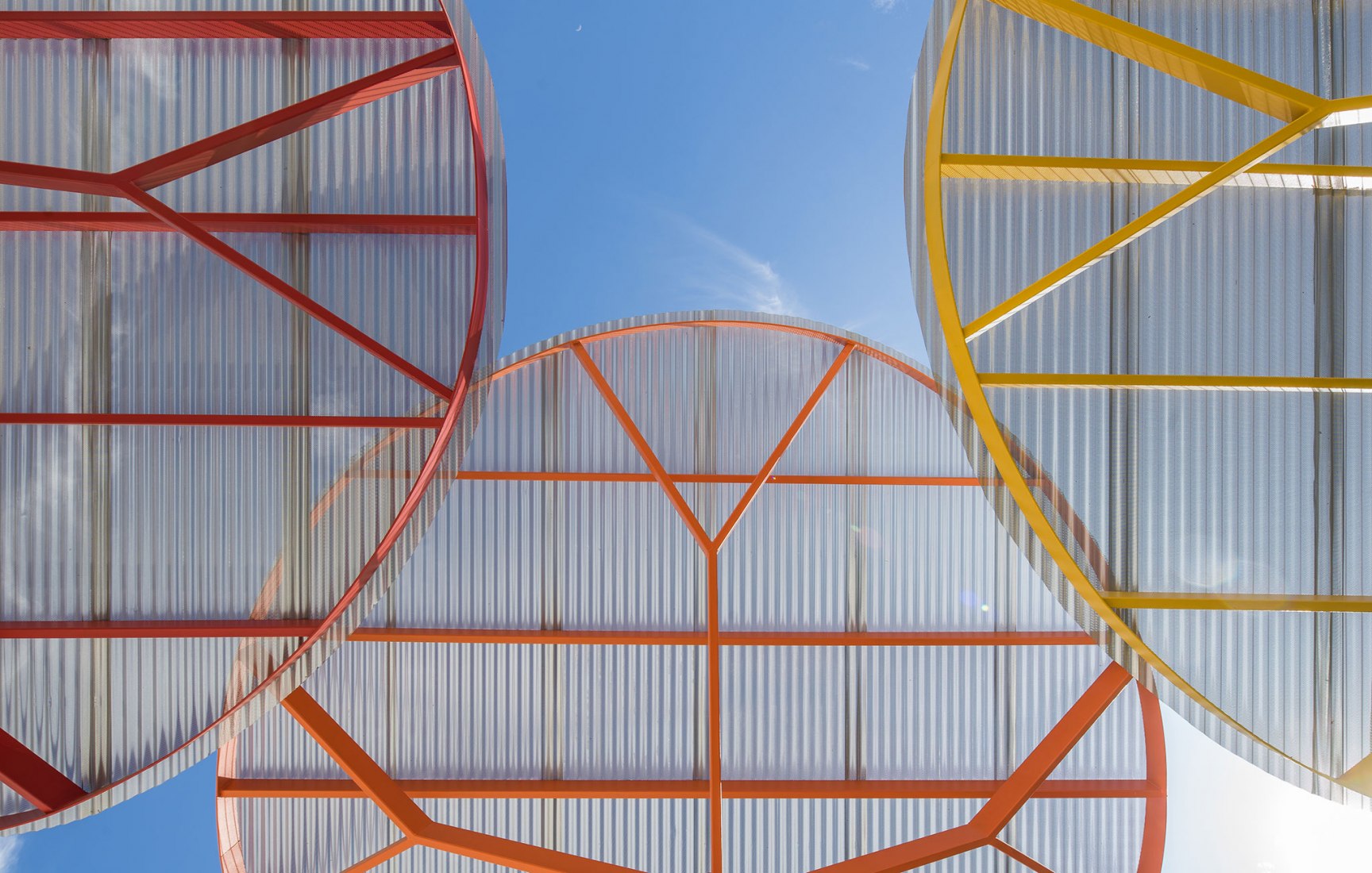 Colegio Eucaliptus de Infantil y Primaria por Gabriel Verd Arquitectos. Fotografía por Juanca Lagares