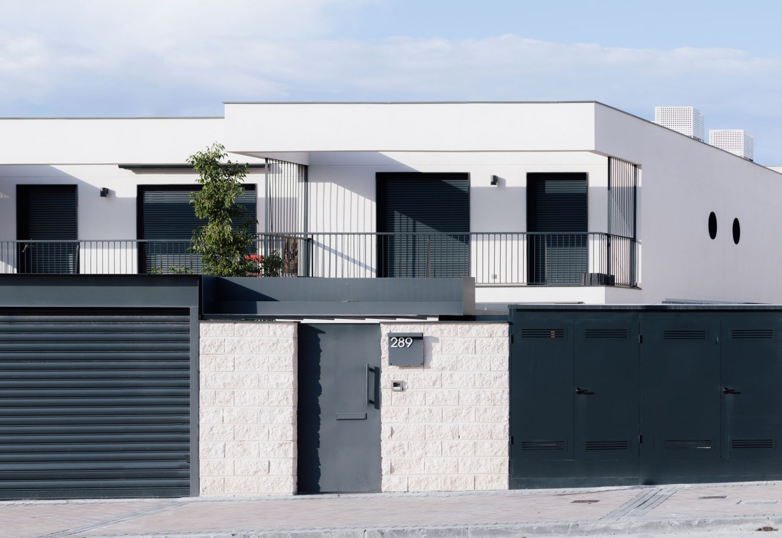 Casas patio en Vallecas por Garciagerman Arquitectos. Fotografía por Imagen Subliminal