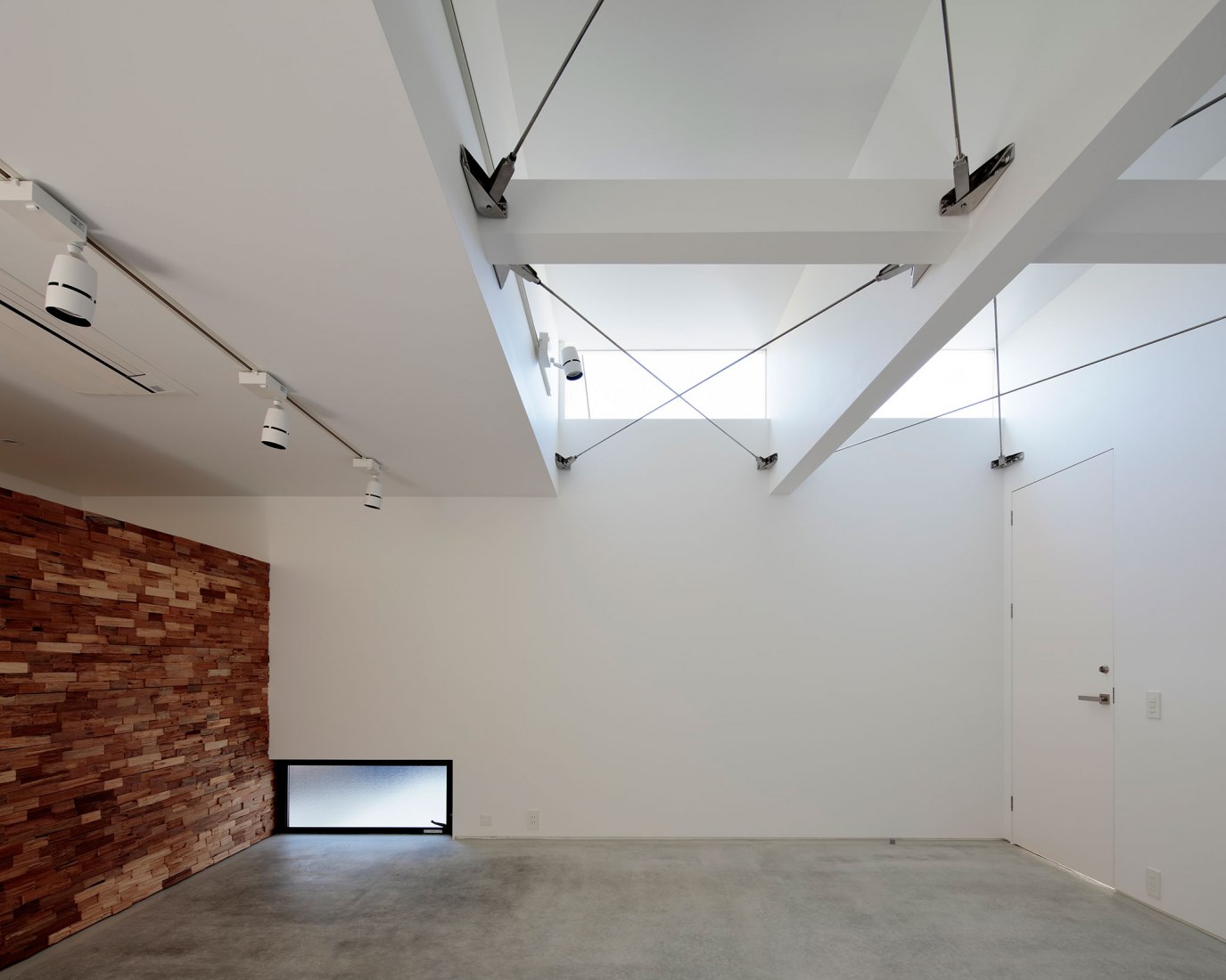 Garden Outline House por Takanori Ineyama Architects. Fotografía por Koichi Torimura.
