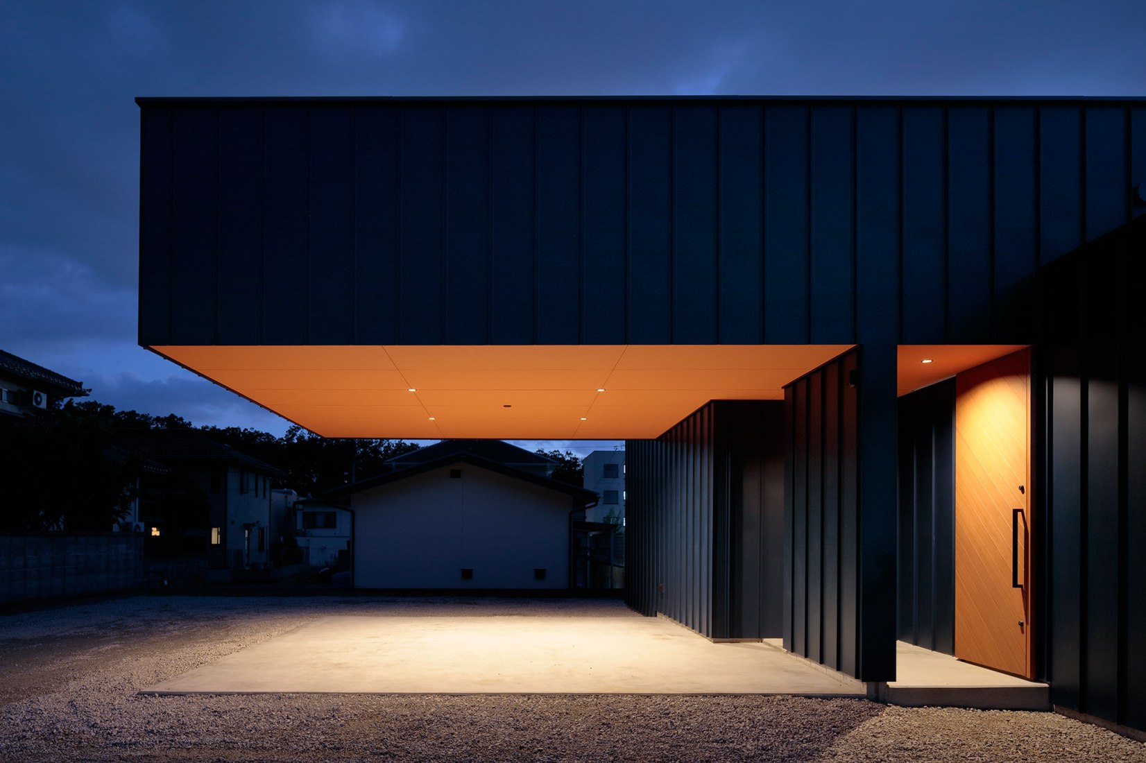 Garden Outline House por Takanori Ineyama Architects. Fotografía por Koichi Torimura.