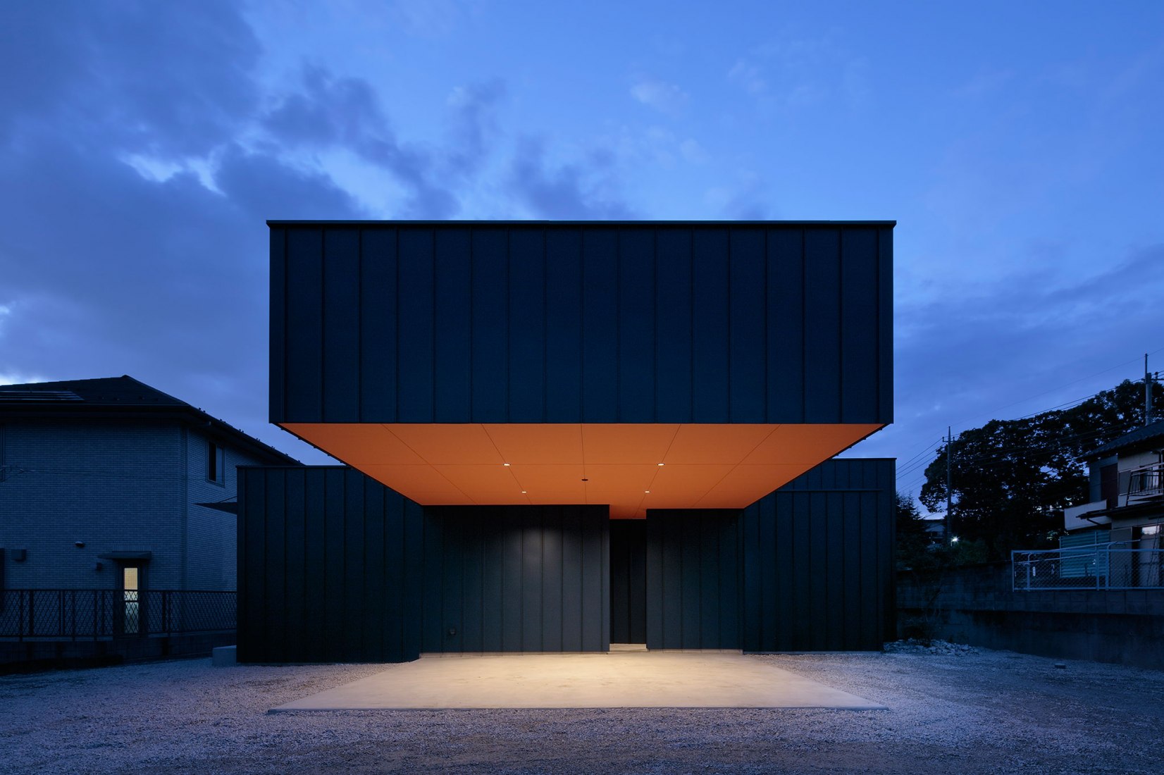 Garden Outline House por Takanori Ineyama Architects. Fotografía por Koichi Torimura.