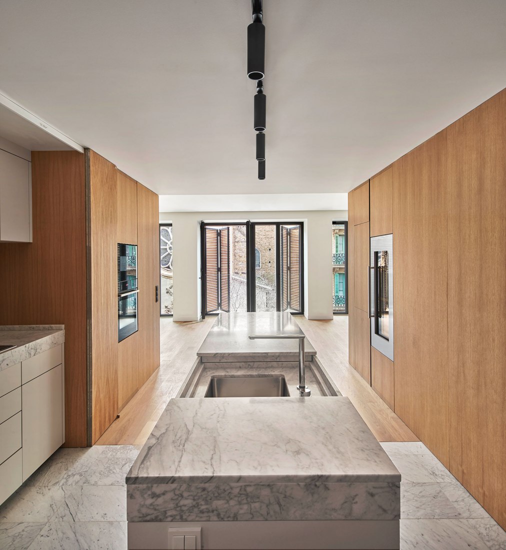 De oficinas a viviendas. Ausias March por GCA Architects | Sobre ...