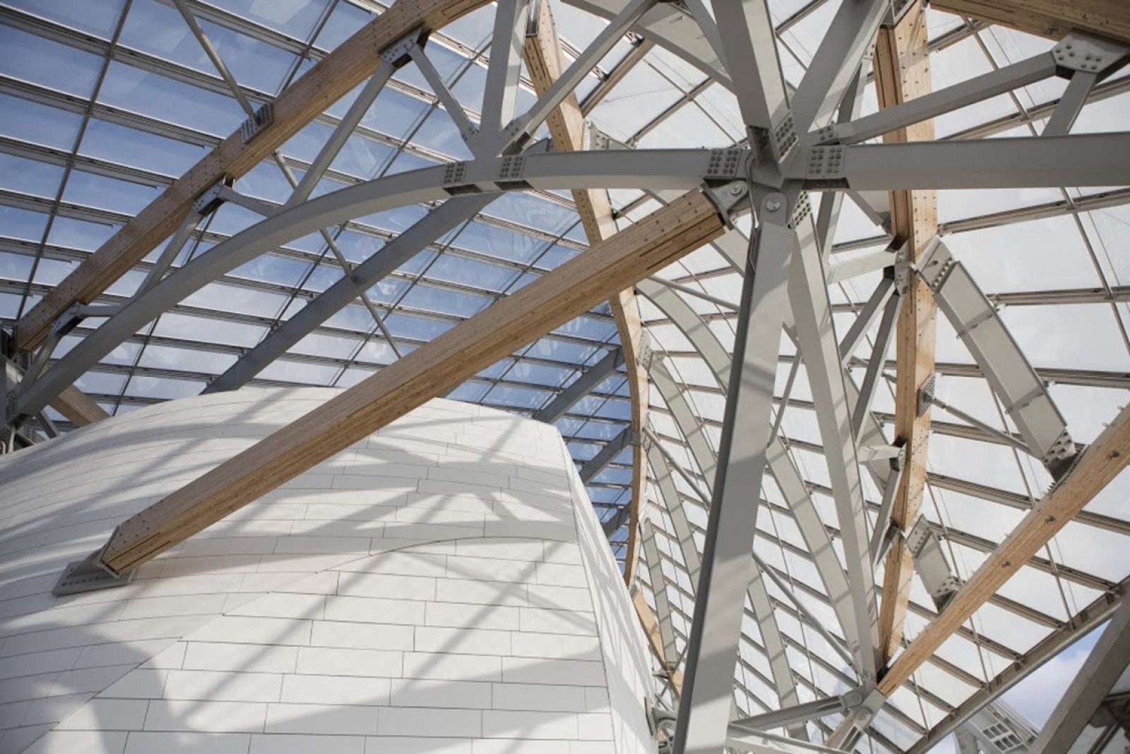Fundación Louis Vuitton por Frank Gehry. Fotografía © Fondation Louis Vuitton / Florence Joubert.