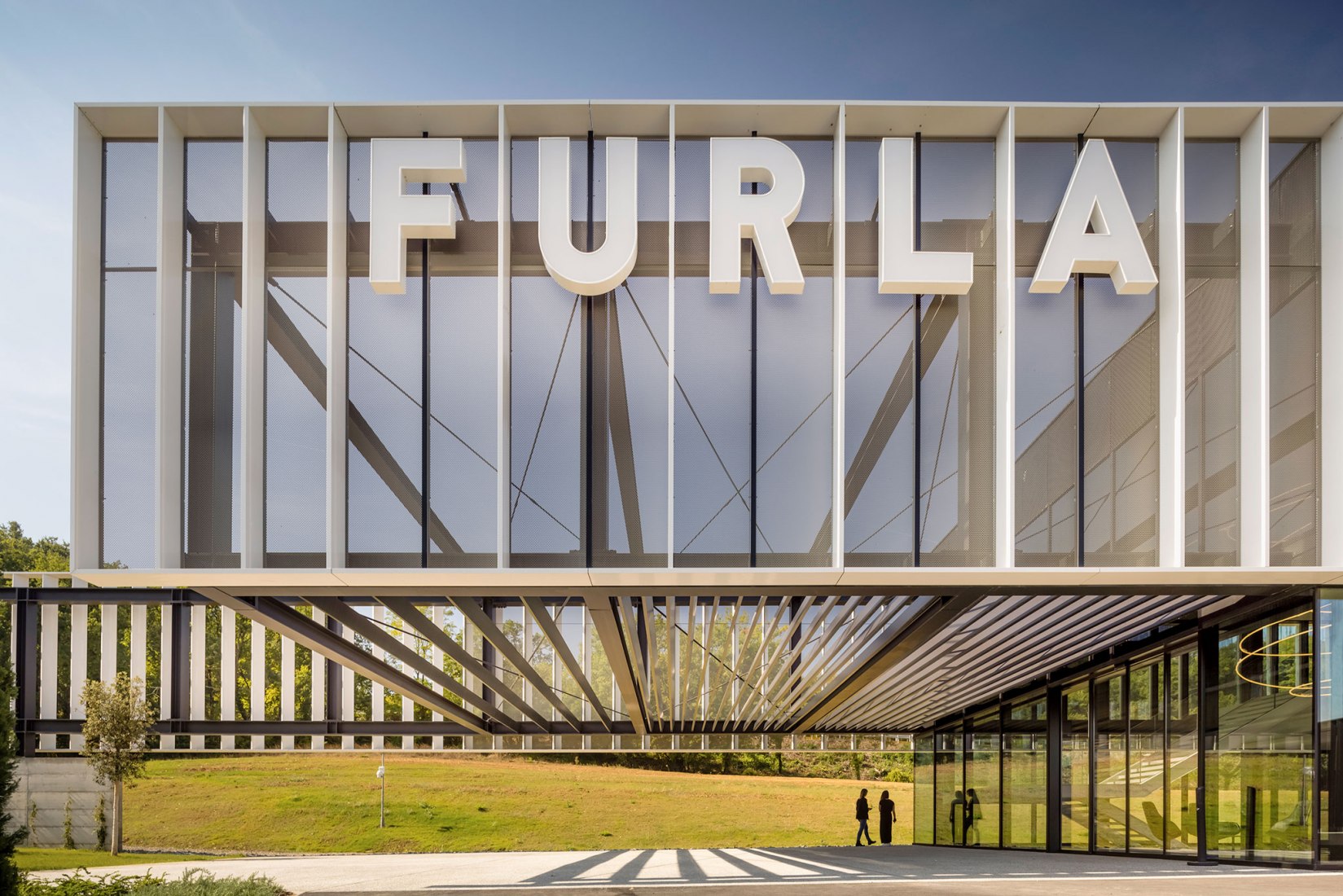 Sede de Furla por GEZA Architettura. Fotografía por Fernando Guerra.