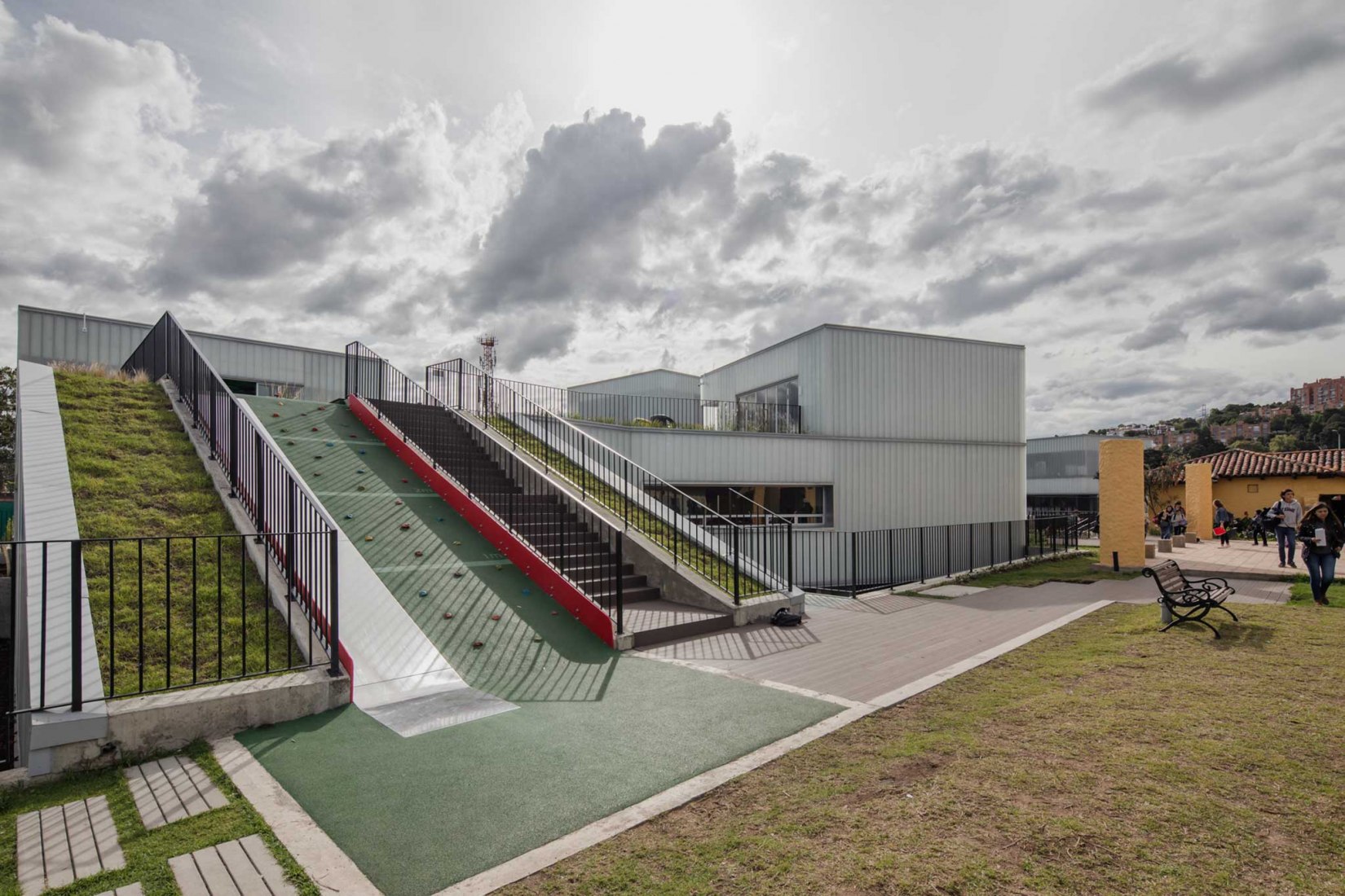 Renovation and extension of the helvetia school by El Equipo Mazzanti. Photograph by Alejandro Arango