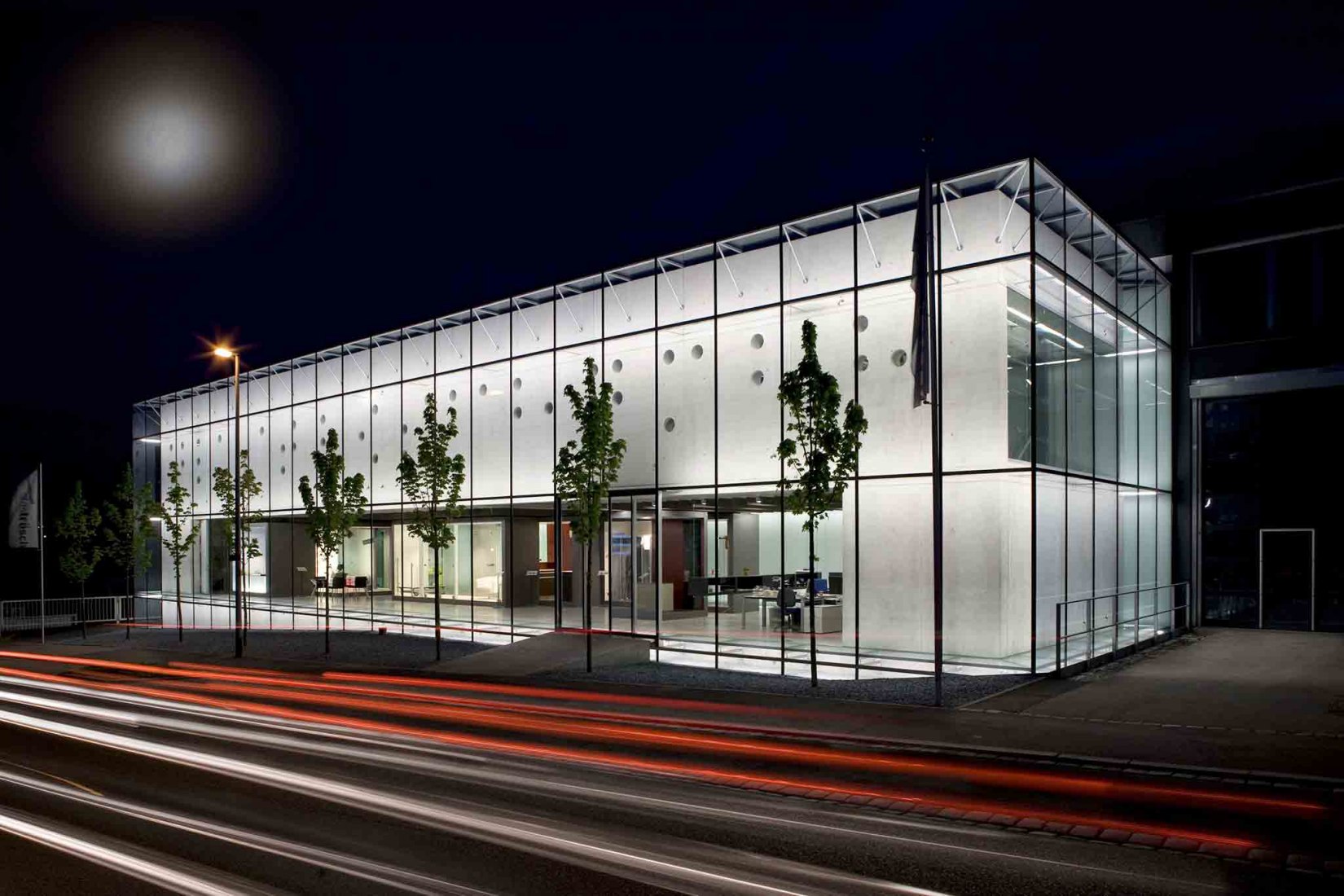 Centro de Conocimientos Glastroesch por Becker Architekten. Fotografía © Nikolaus Grünwald. Señala encima de la imagen para verla más grande.