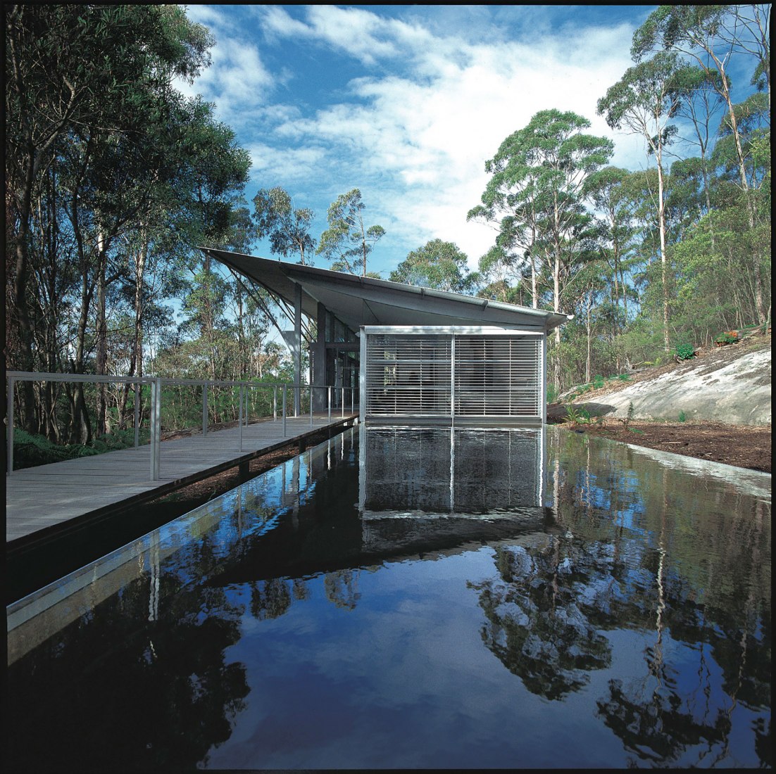 Casa Simpson-Lee, Mt Wilson Blue Mountains NSW por Glenn Murcutt. Fotografía por AnthonyBrowell