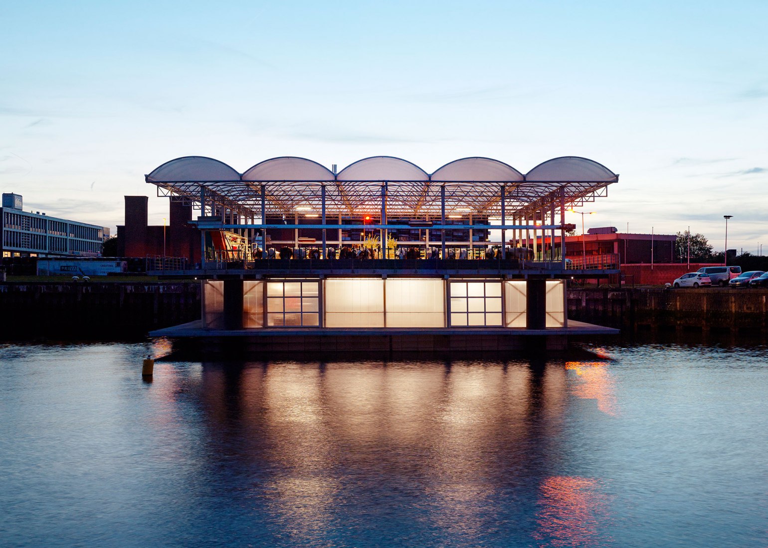 Floating Farm Dairy por Goldsmith Company. Fotografía por Rubén Dario Kleimeer.