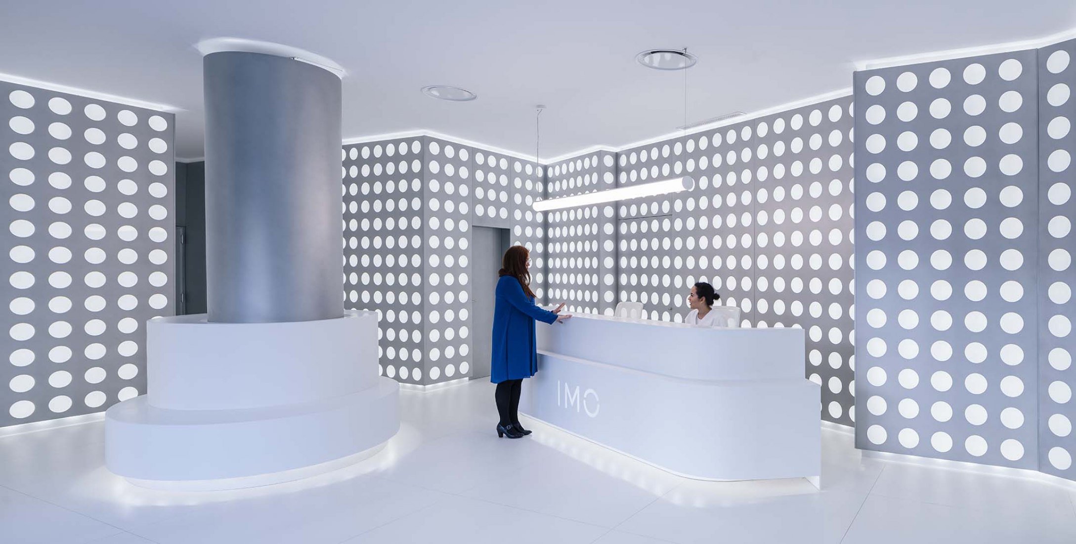OCULUM, lobby for the Institute of Ocular Microsurgery (IMO) in Mirasierra by gon architects. Photograph by Imagen Subliminal.