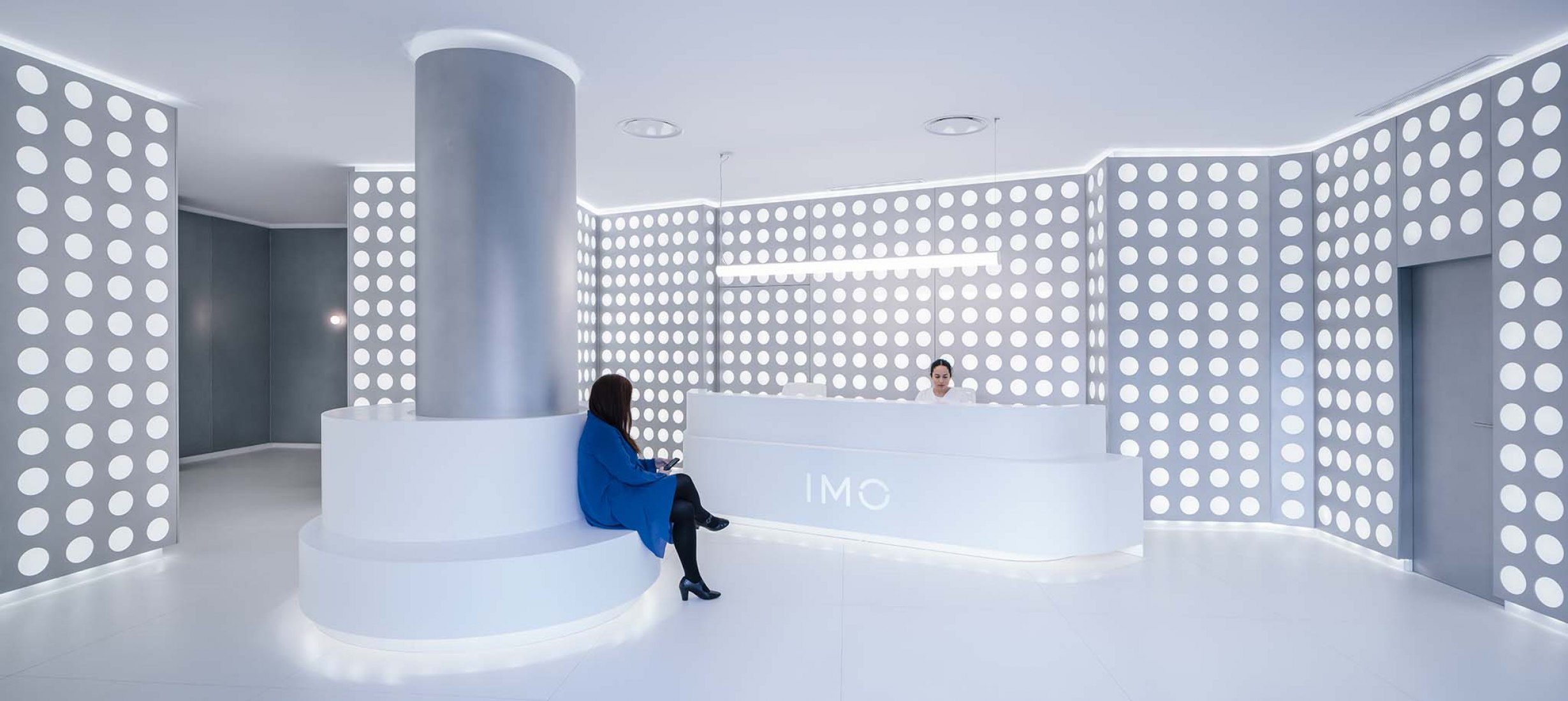 OCULUM, lobby for the Institute of Ocular Microsurgery (IMO) in Mirasierra by gon architects. Photograph by Imagen Subliminal.