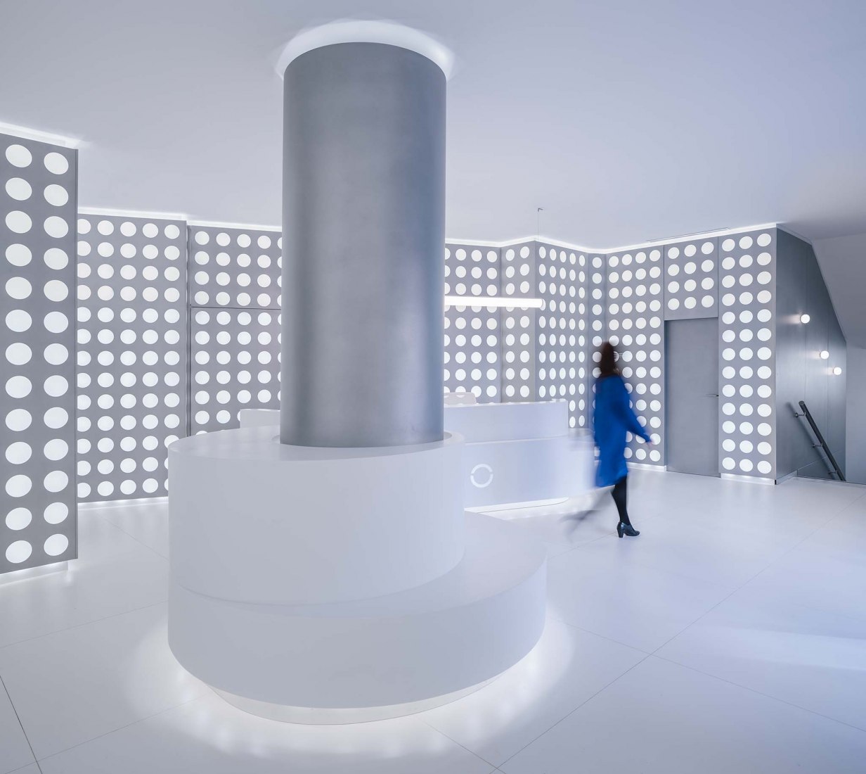 OCULUM, lobby for the Institute of Ocular Microsurgery (IMO) in Mirasierra by gon architects. Photograph by Imagen Subliminal.