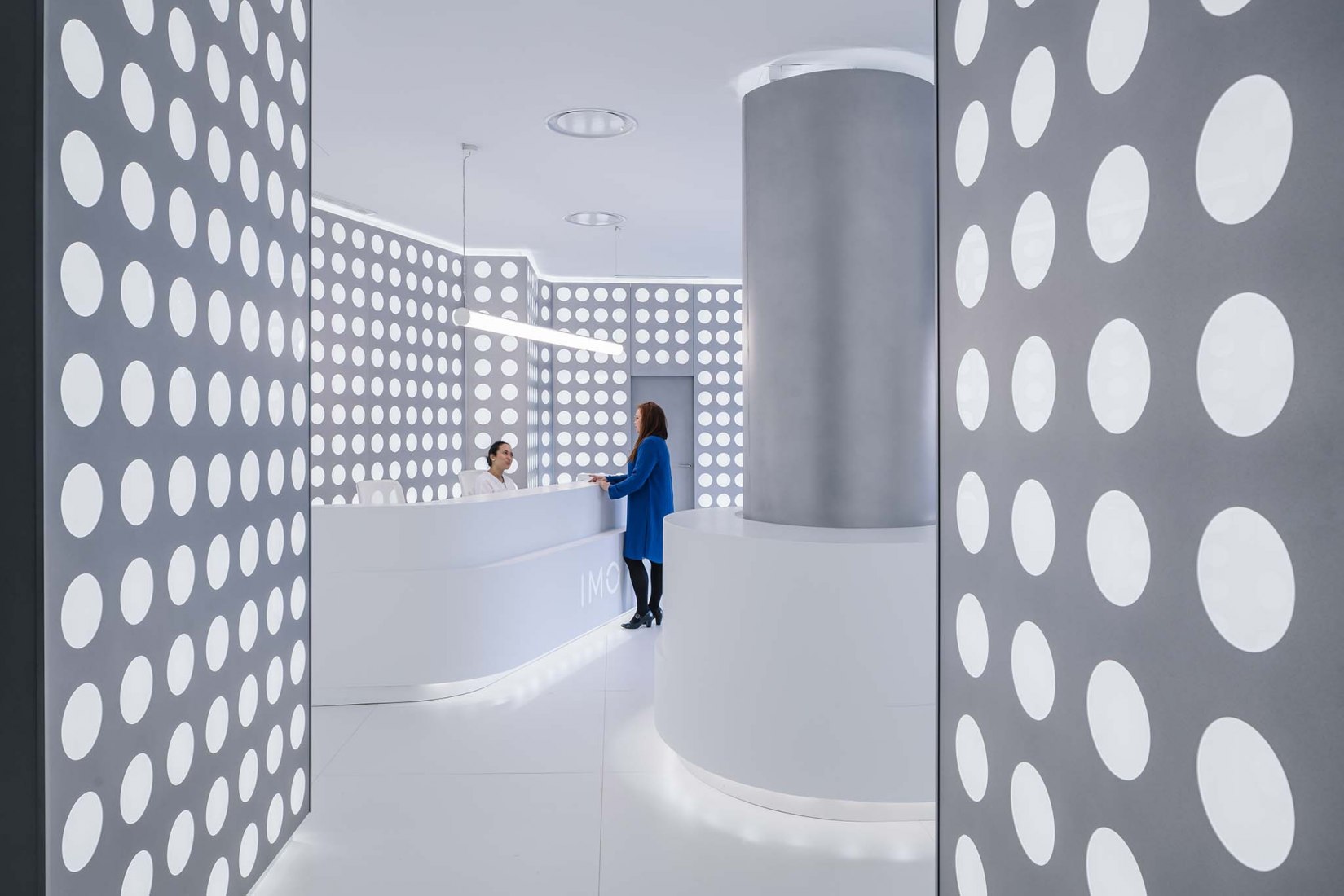 OCULUM, lobby for the Institute of Ocular Microsurgery (IMO) in Mirasierra by gon architects. Photograph by Imagen Subliminal.