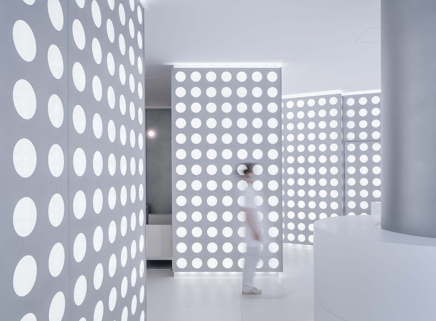 OCULUM, lobby for the Institute of Ocular Microsurgery (IMO) in Mirasierra by gon architects. Photograph by Imagen Subliminal.
