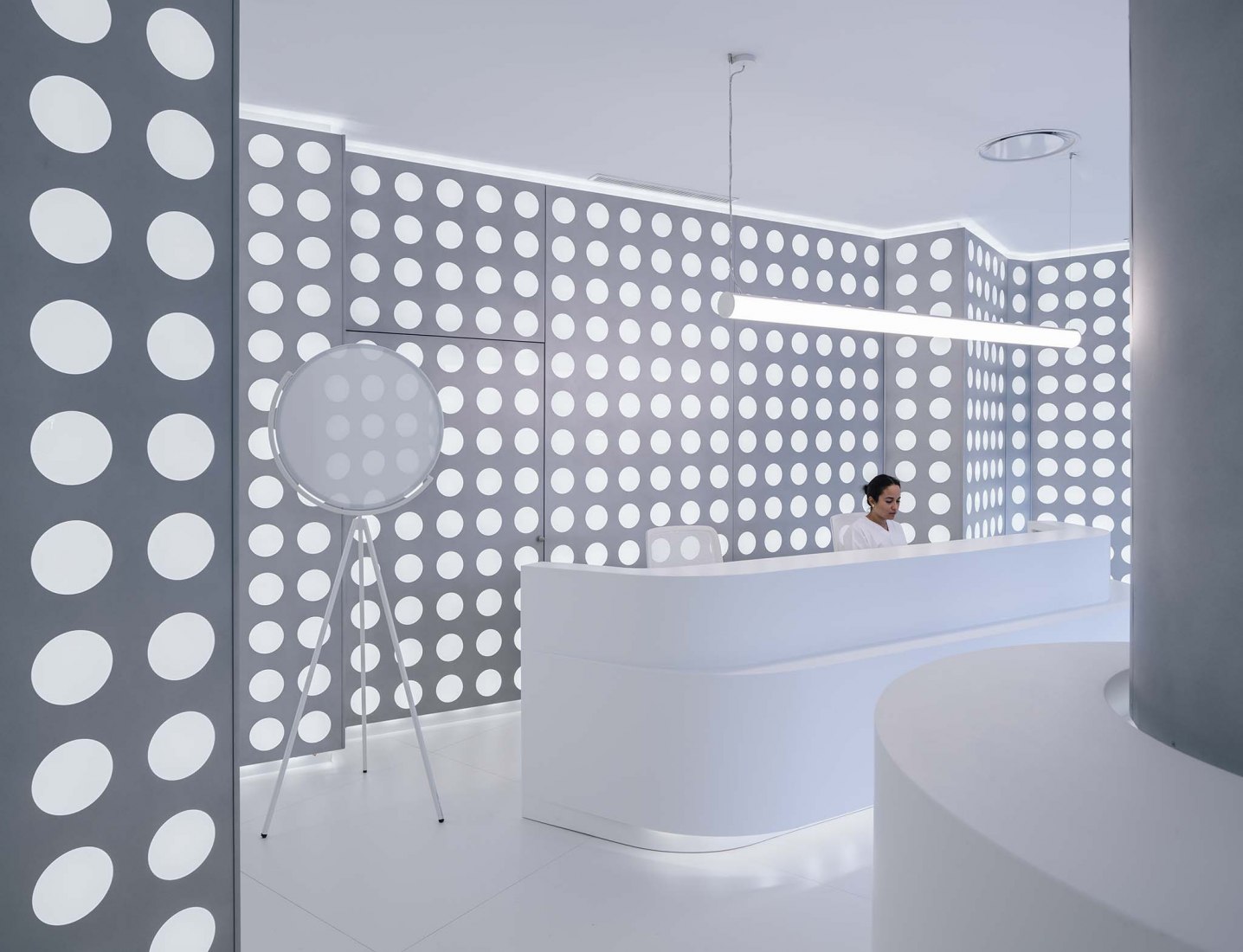 OCULUM, lobby for the Institute of Ocular Microsurgery (IMO) in Mirasierra by gon architects. Photograph by Imagen Subliminal.