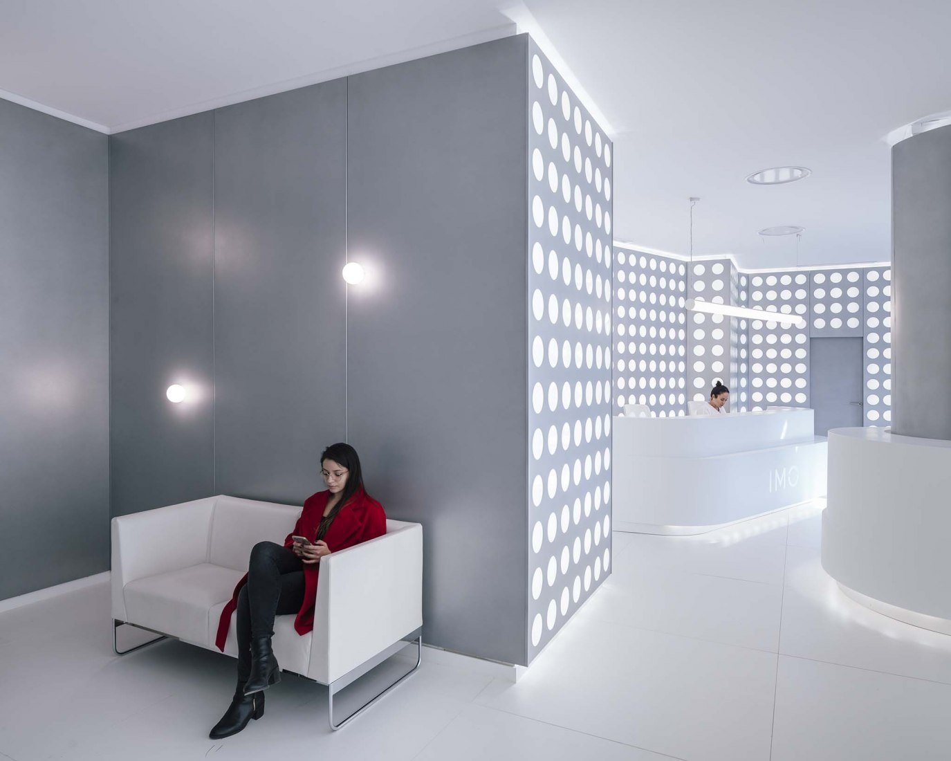 OCULUM, lobby for the Institute of Ocular Microsurgery (IMO) in Mirasierra by gon architects. Photograph by Imagen Subliminal.