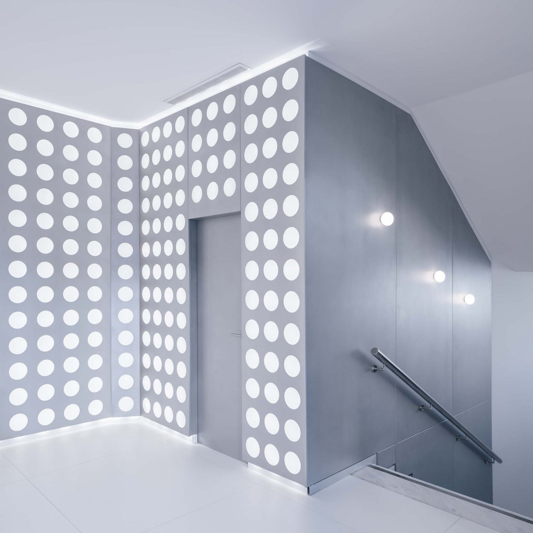 OCULUM, lobby for the Institute of Ocular Microsurgery (IMO) in Mirasierra by gon architects. Photograph by Imagen Subliminal.