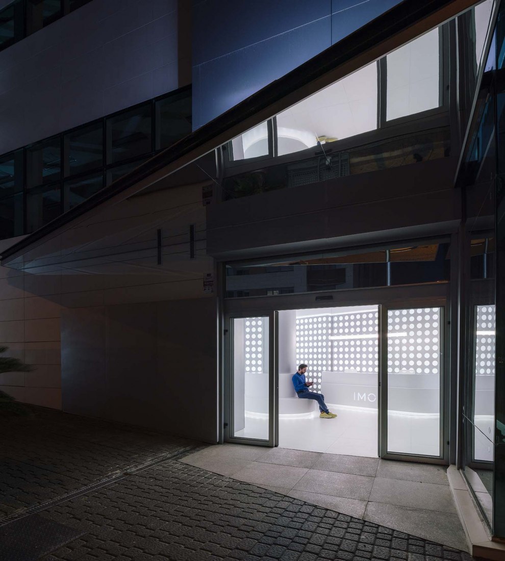OCULUM, lobby for the Institute of Ocular Microsurgery (IMO) in Mirasierra by gon architects. Photograph by Imagen Subliminal.