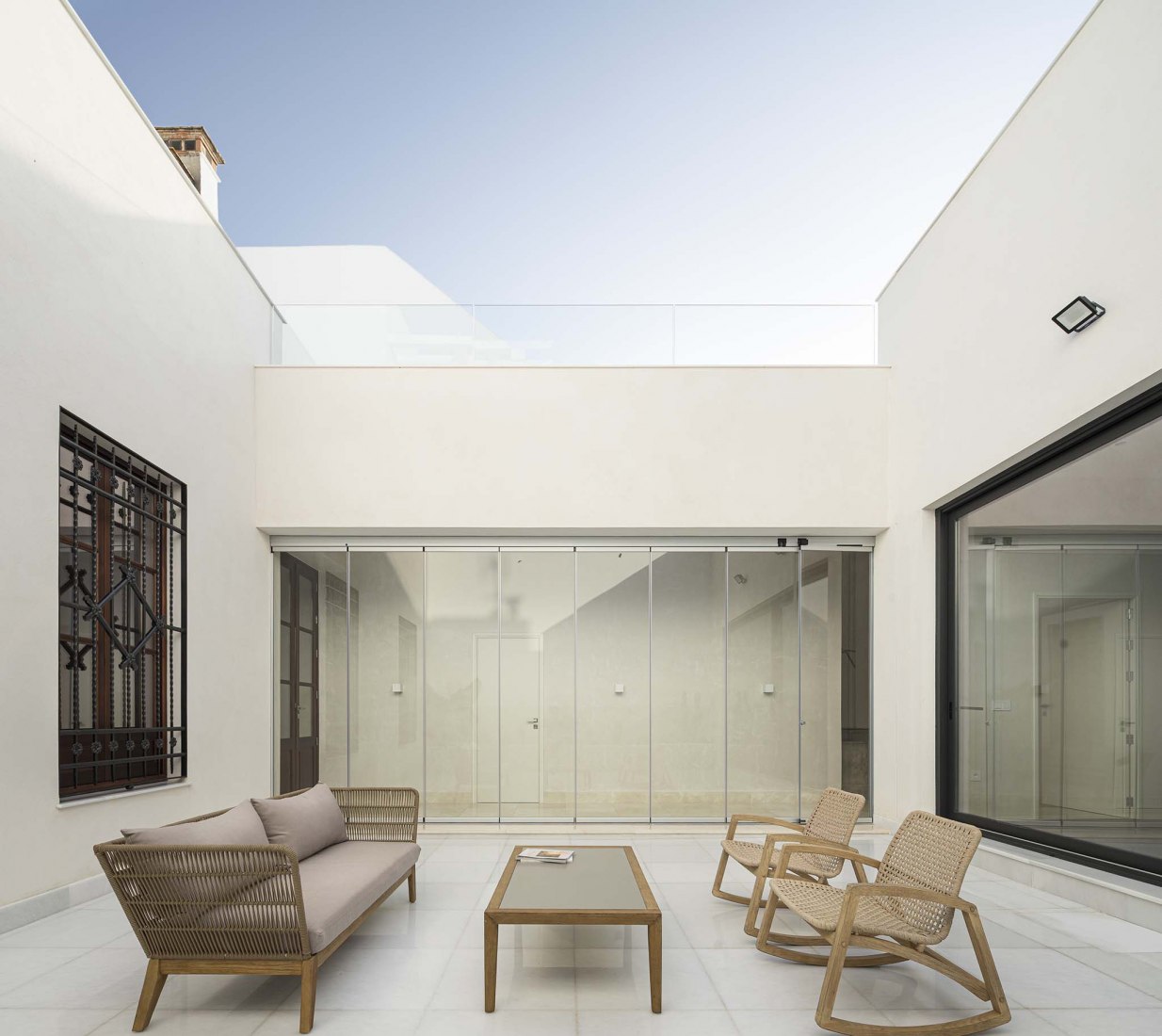 Domus Atrio por González Morgado Arquitectura. Fotografía por Juan Carlos Lagares