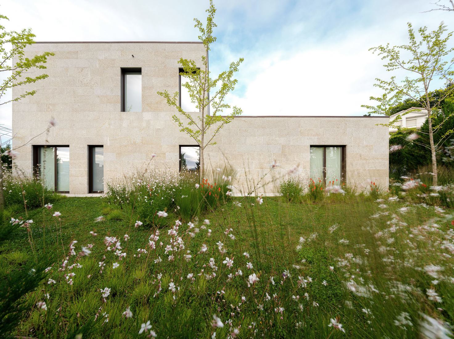 Cova Miradoiro in Caeira by Gramática Arquitectónica. Photograph by Andrés Fraga.