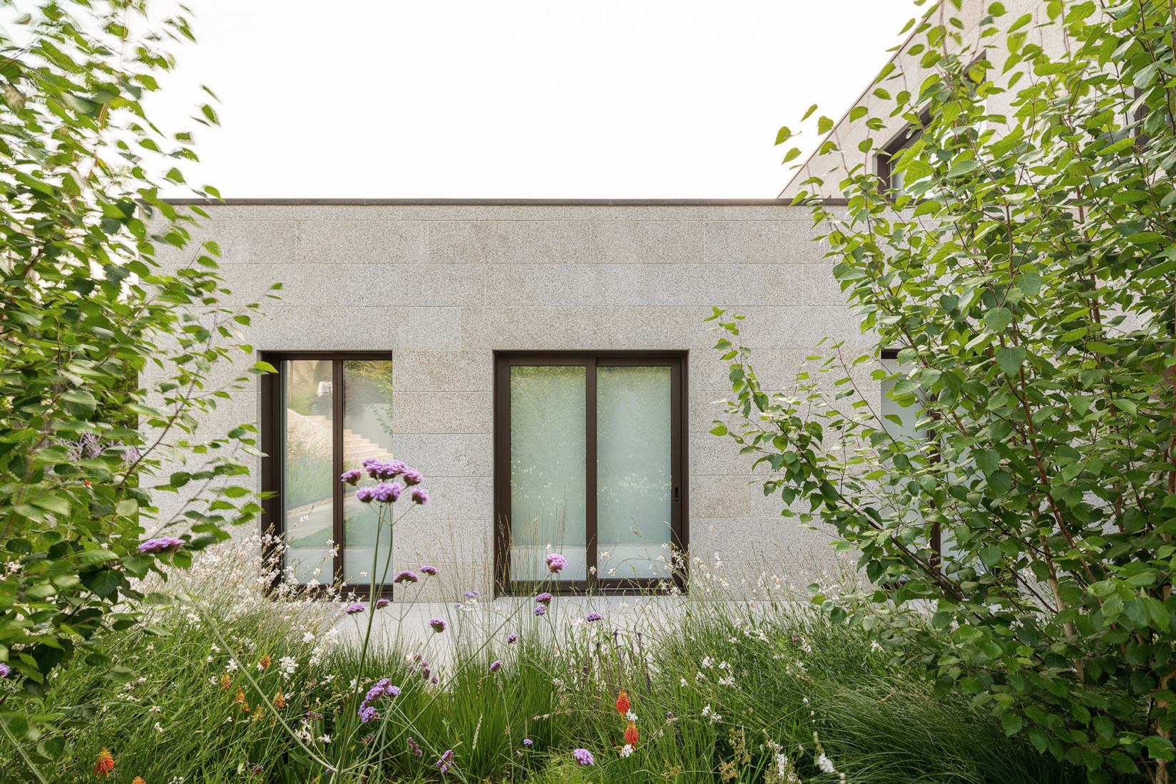 Cova Miradoiro in Caeira by Gramática Arquitectónica. Photograph by Andrés Fraga.