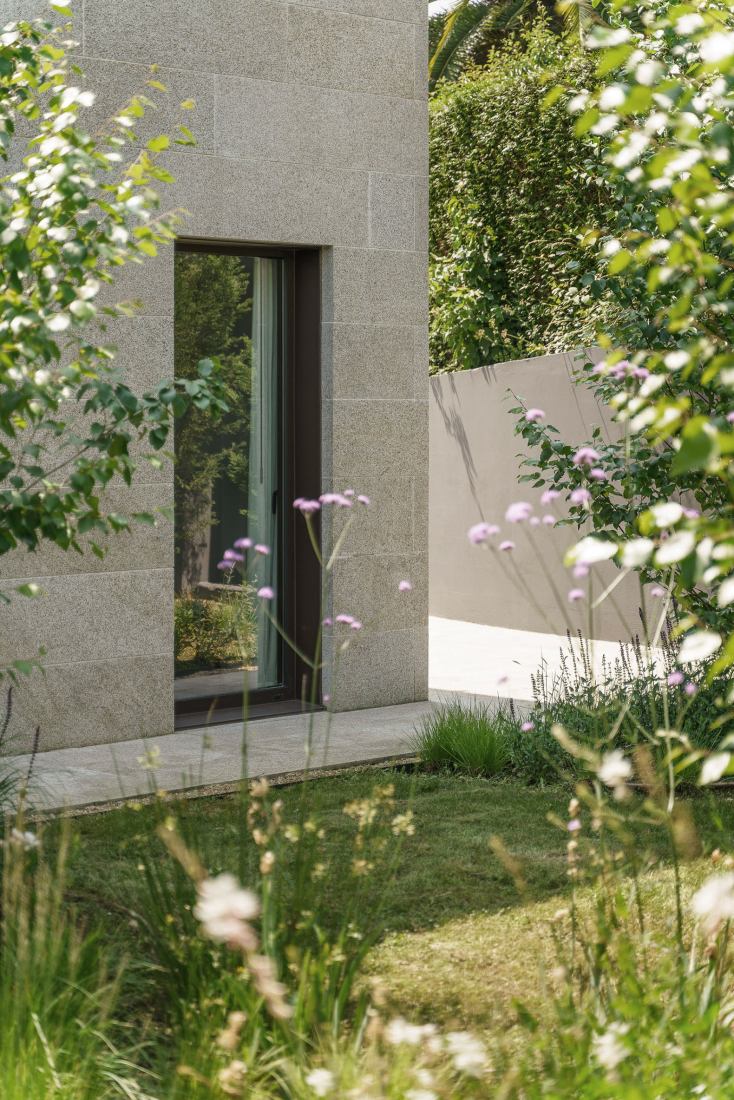 Cova Miradoiro in Caeira by Gramática Arquitectónica. Photograph by Andrés Fraga.