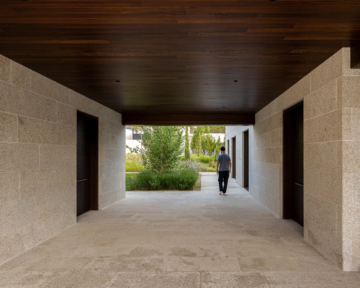 Cova Miradoiro in Caeira by Gramática Arquitectónica. Photograph by Andrés Fraga.