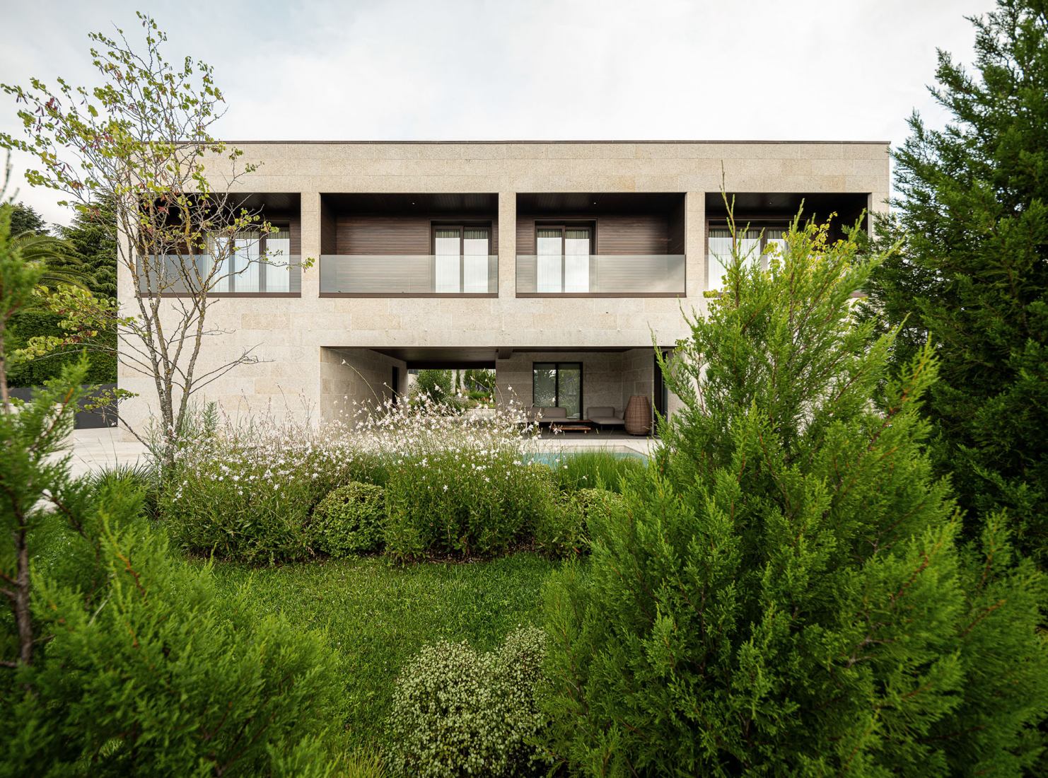 Cova Miradoiro in Caeira by Gramática Arquitectónica. Photograph by Andrés Fraga.