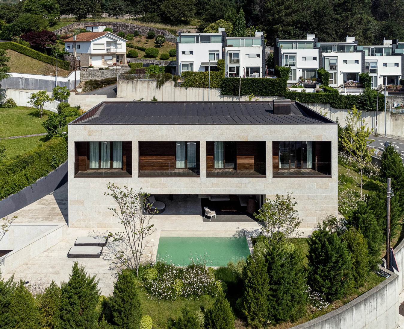 Cova Miradoiro in Caeira by Gramática Arquitectónica. Photograph by Andrés Fraga.