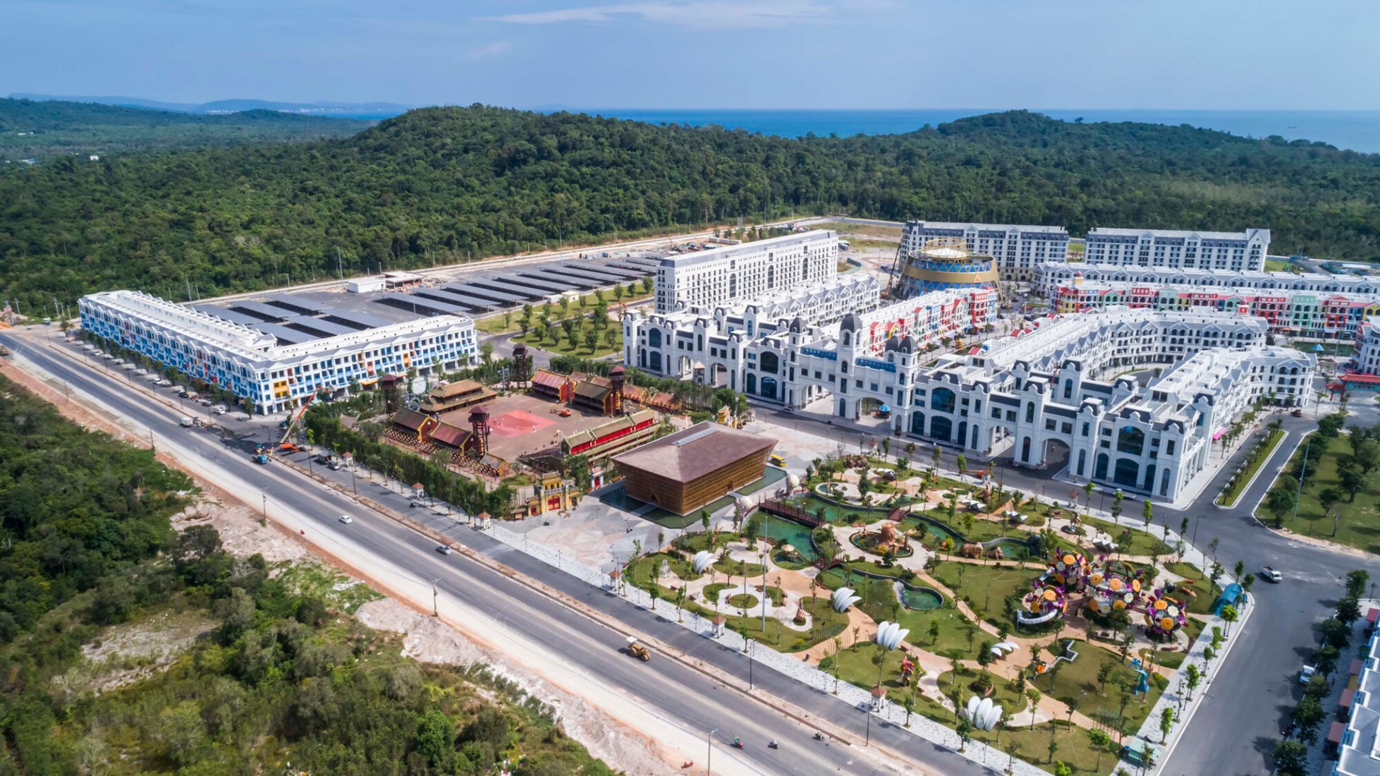 Grand World Phu Quoc Welcome Center por VTN Architects. Fotografía por Hiroyuki Oki.