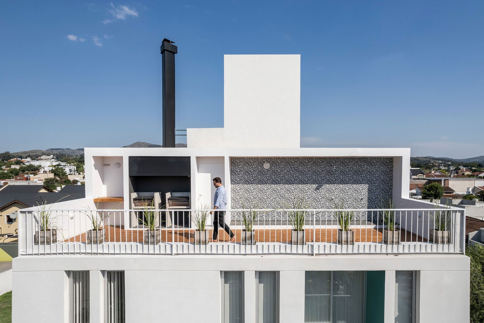 Edificio MAYO por Guadagna arquitectos. Fotografía por Luis Barandiaran.