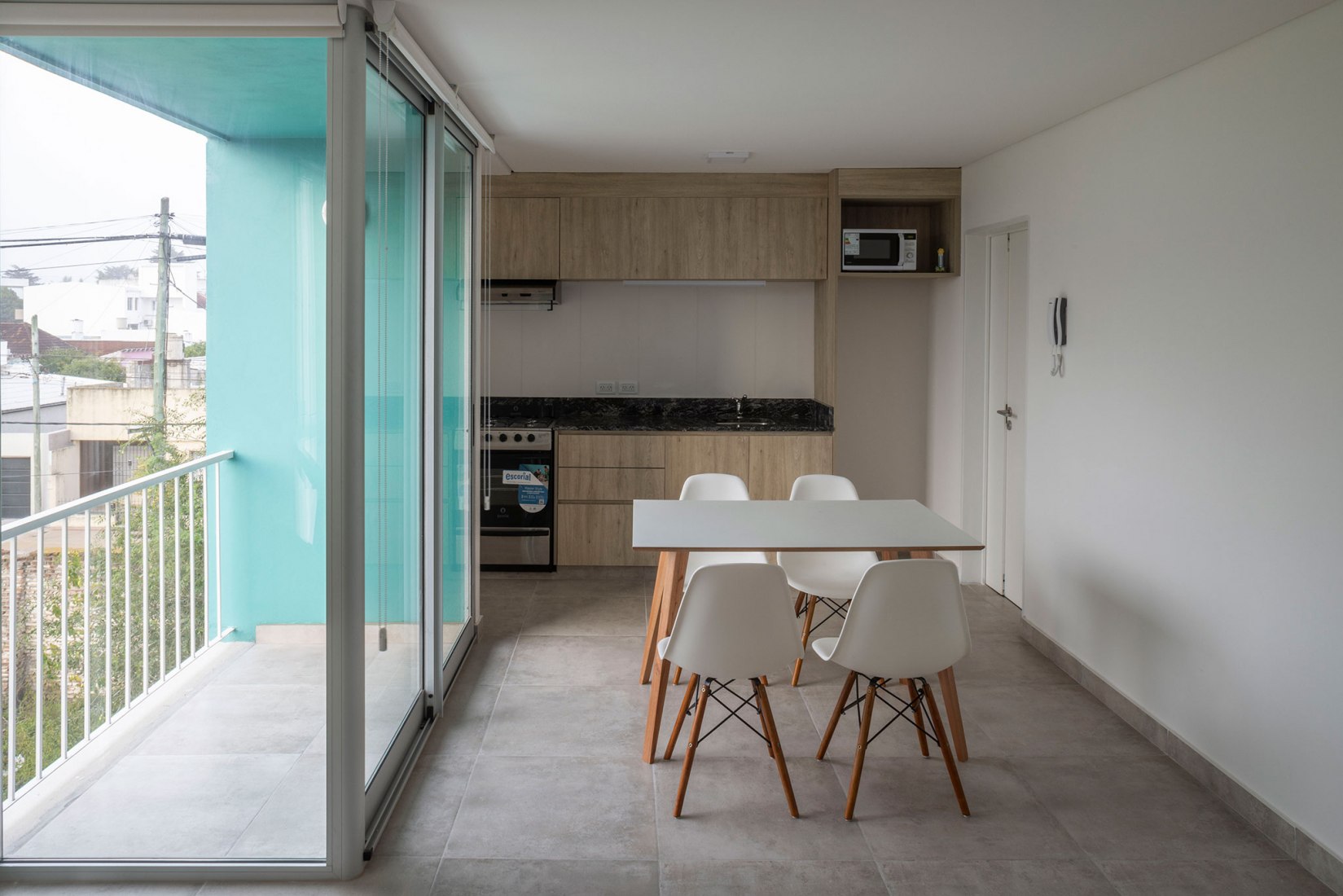 Edificio MAYO por Guadagna arquitectos. Fotografía por Luis Barandiaran.
