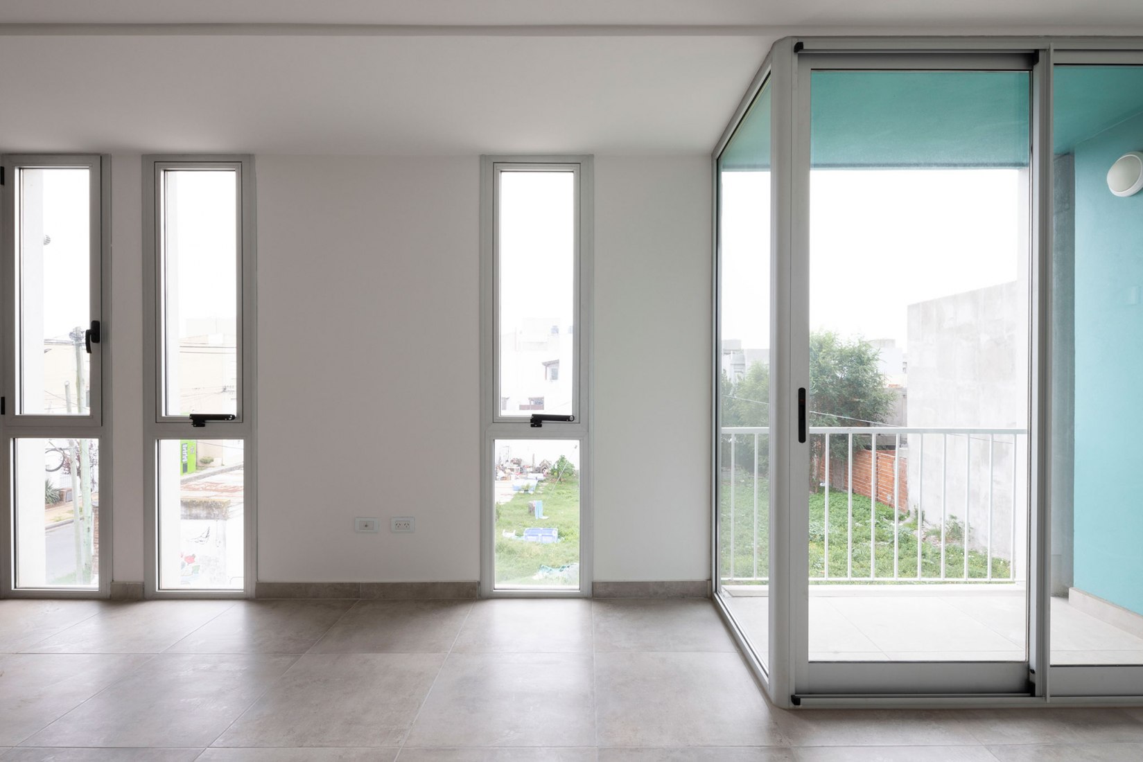 Edificio MAYO por Guadagna arquitectos. Fotografía por Luis Barandiaran.