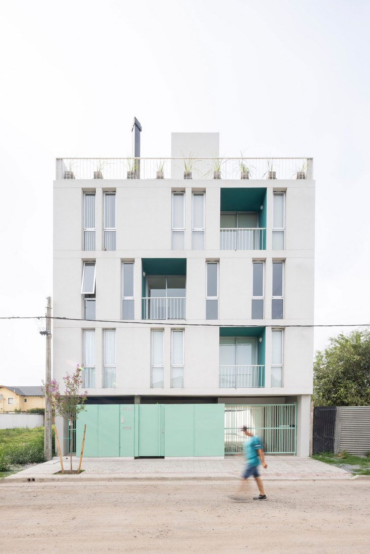Edificio MAYO por Guadagna arquitectos. Fotografía por Luis Barandiaran.