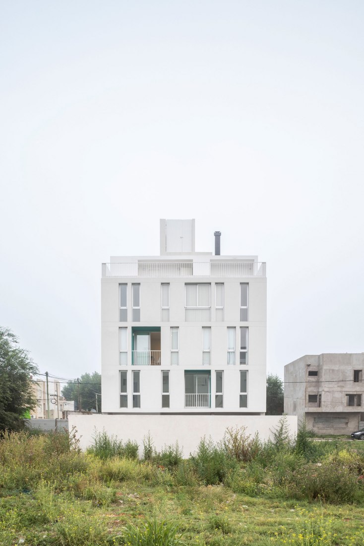 Edificio MAYO por Guadagna arquitectos. Fotografía por Luis Barandiaran.